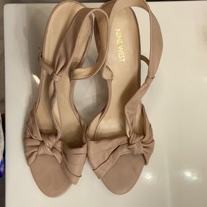 Cream sandal heels 👠